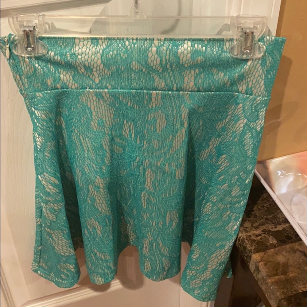 Mini skirt - Picture 2 of 2